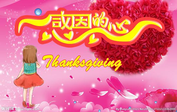 弯曲的月亮钻在像银一样透明的云层中