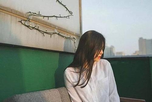 以下是描述心碎后的沉默的句子