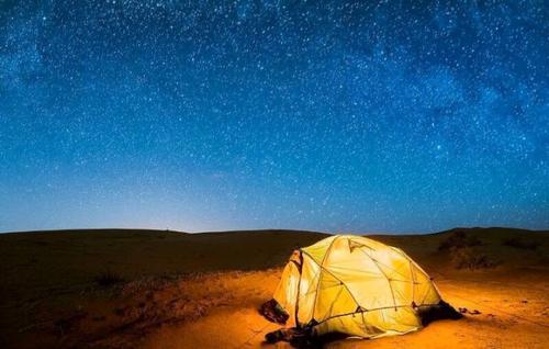 沙漠中的沙漠是悲伤的