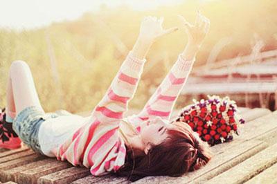 倒一朵快乐健康的花