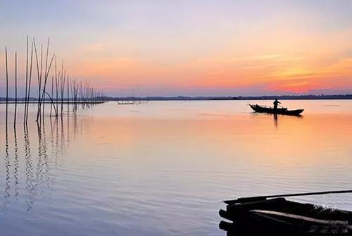 他的家乡模样模糊