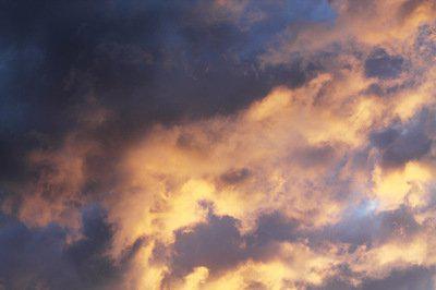 梅雨的胭脂染上了前世的粉碎