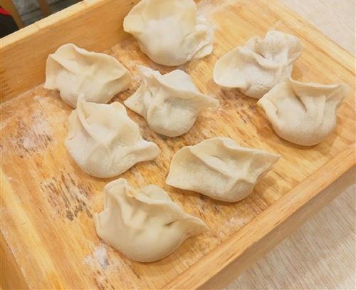 许多当地家庭在团聚时都喜欢包饺子