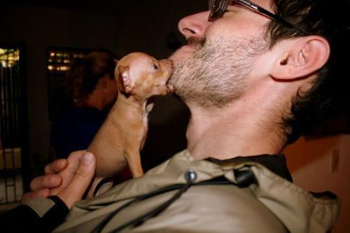 两只脚踢过海浪