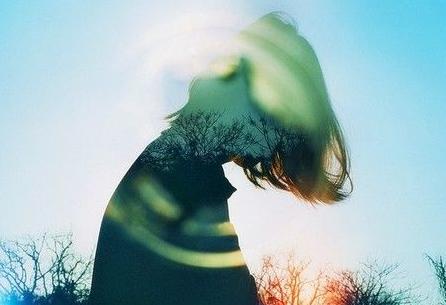 还因为他们对生活的无知和停滞态度令人厌烦