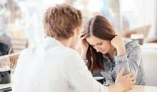 女生安慰失恋的男生