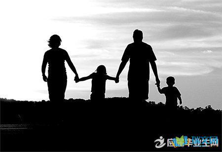 爸爸张开半张嘴