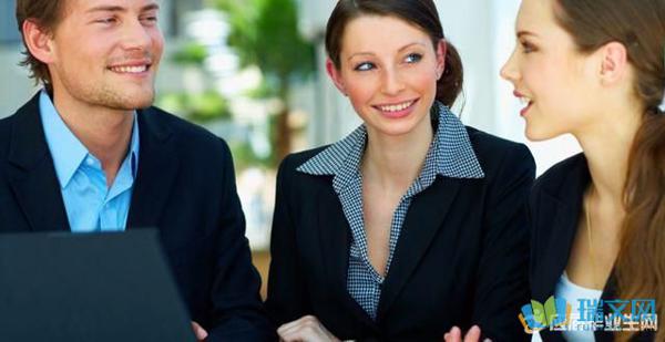 　　熟记一些常用句子对提高口语有很大好处