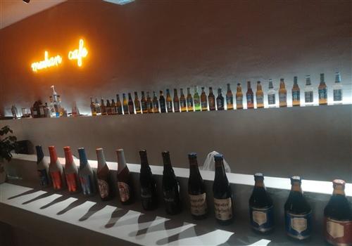 晚上出去喝啤酒烧烤