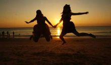 姐妹旅游开心的句子