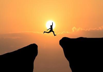 平静就像燃烧的大火之间泛滥成灾