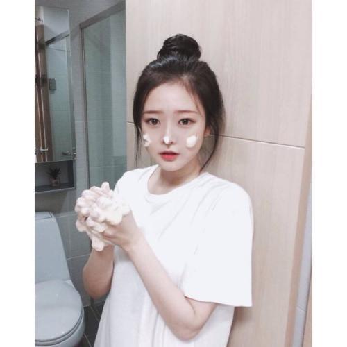 请喜欢编辑所写的关于对姐妹们感到幸福的句子  1