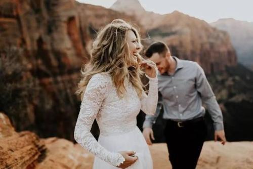 编辑编辑了一些有关非常高兴和高兴的描述的句子