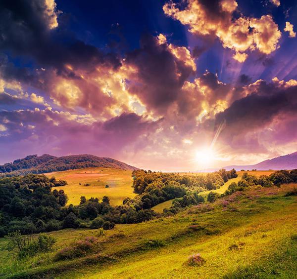 父母常常会大喊大叫并暂时压制孩子的顽皮恶作剧