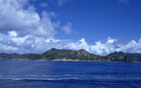 个人走动观看了一部寂寞的电影