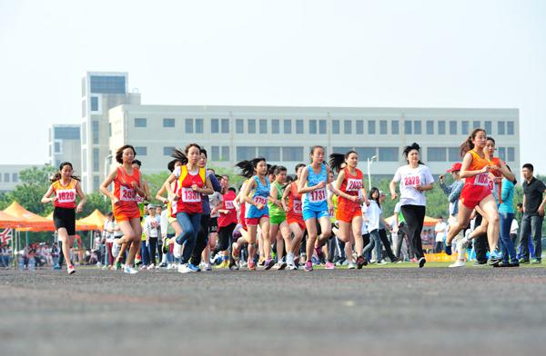 以下是您组织的运动会押韵口号