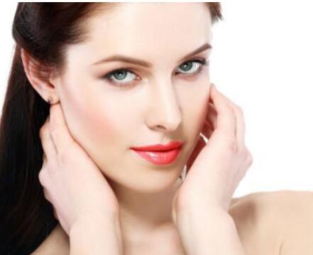 我们可以用很多语言来赞美女朋友的外貌