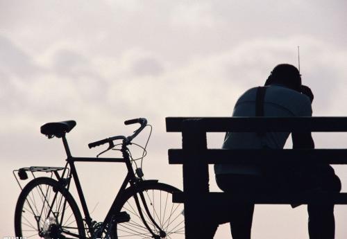 生活不会怜悯您