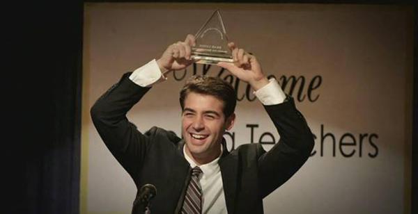 经典台词回顾：《叫我第一名》不要因为障碍放弃梦想1、永远都要正面迎战各种挑战To always face my adversity head on2、永远要面对眼前的这些困境