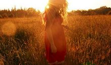 很现实的句子：和喜欢的人吵架，和陌生人讲心里话