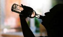 悲伤一个人喝酒的句子 适合深夜一个人喝酒发的心情说说