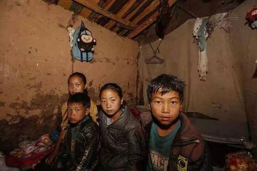 没有父母会觉得自己一个人奔跑