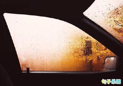 冷漠的空姐刚离开