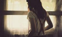 伤感语录短句：没有显赫的背景，只有孤独的背影