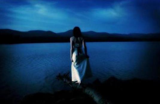 当我们习惯于看不见和习惯沉默时