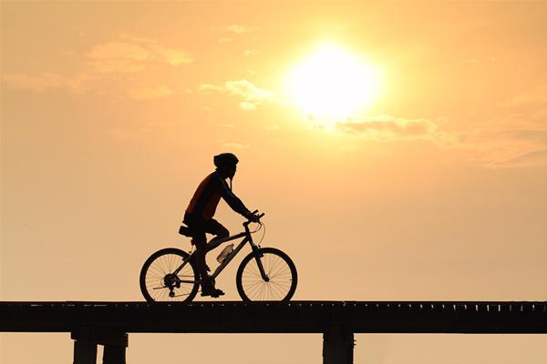 扮演不同的角色