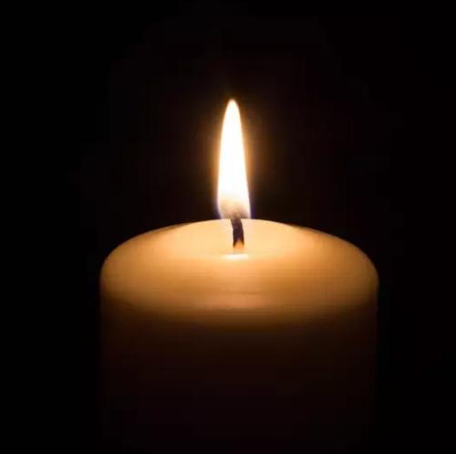 只要他在山区和河流里游泳