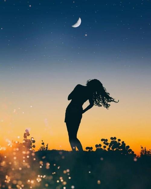 调情着一个看似平和而平静的湖泊