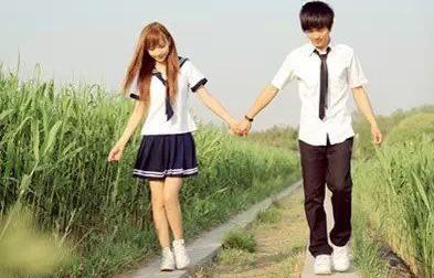 每个为爱付出代价的傻瓜都有一个未知的故事和痛苦