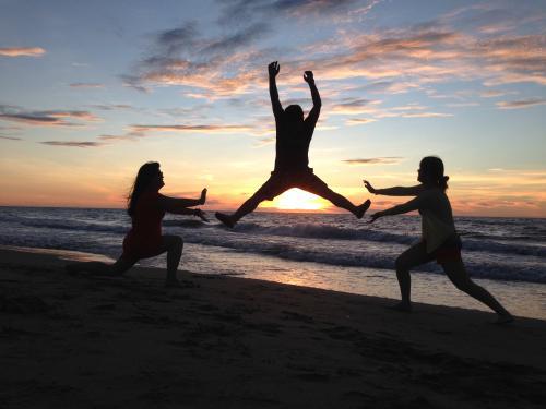 请享受关于生活不易过的快乐和快乐的小句子