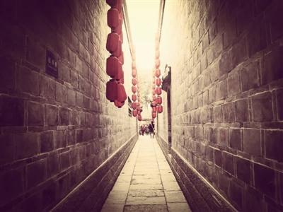 寂寞的人说话不多