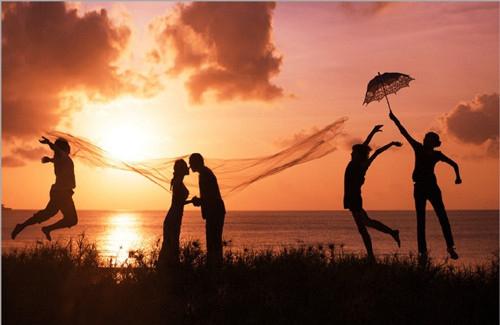 我始终希望有人陪伴我不远或不远