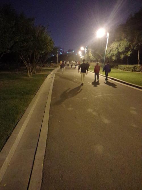 晚上散步有时会使您感到很多