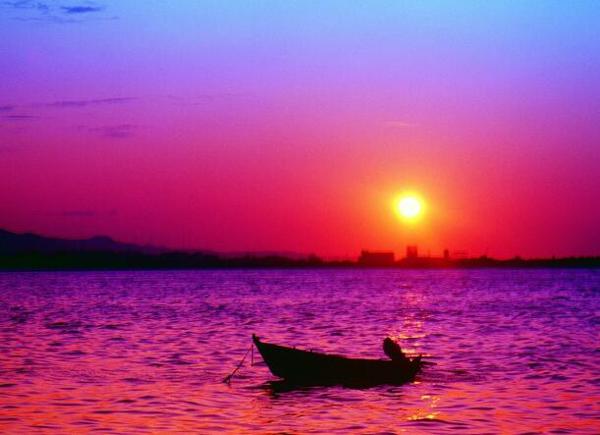 以前的山盟誓言就像一朵漂浮的云朵飞向晴天