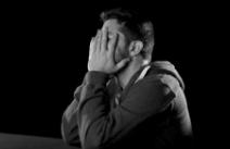 一个人最悲伤的时刻是他对整个家庭感到失望的那一刻