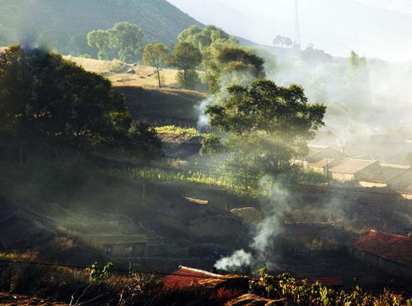    关于在山区村庄烹饪烟雾的优美句子  1