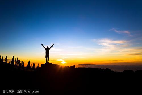 以下是阳光明媚的鼓舞人心的句子