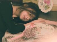 我们经常在别人面前夸耀我们的女友