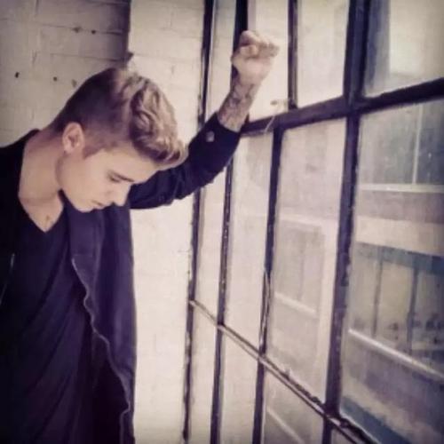 那些使您难过和伤心的人只关心您并且伤害您