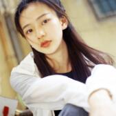 一个或两个简单的单词不能满足女友的称赞