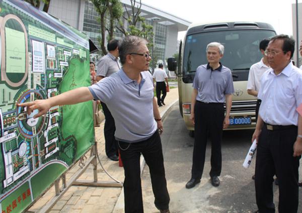 那些担任高级职务的人需要人与事的知识