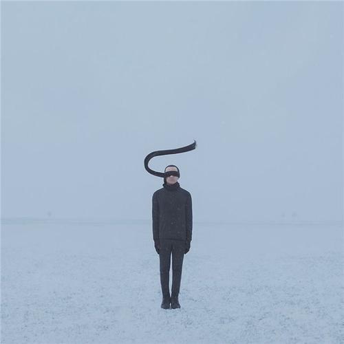 悲伤的悲伤从心底悄无声息地蔓延开来