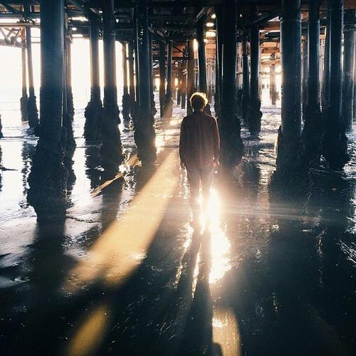 记忆就像水倒在手掌上一样