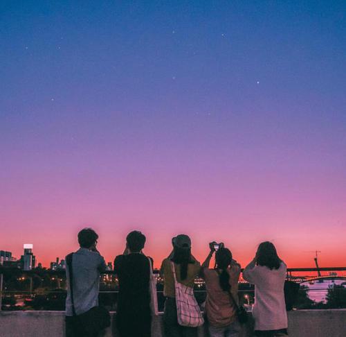 编辑编辑了一些有关节选和幸福描述的句子