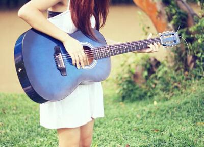 我是一个可以用糖果给你买的女孩