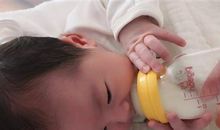 发大半夜喂奶的说说 半夜喂奶后感言